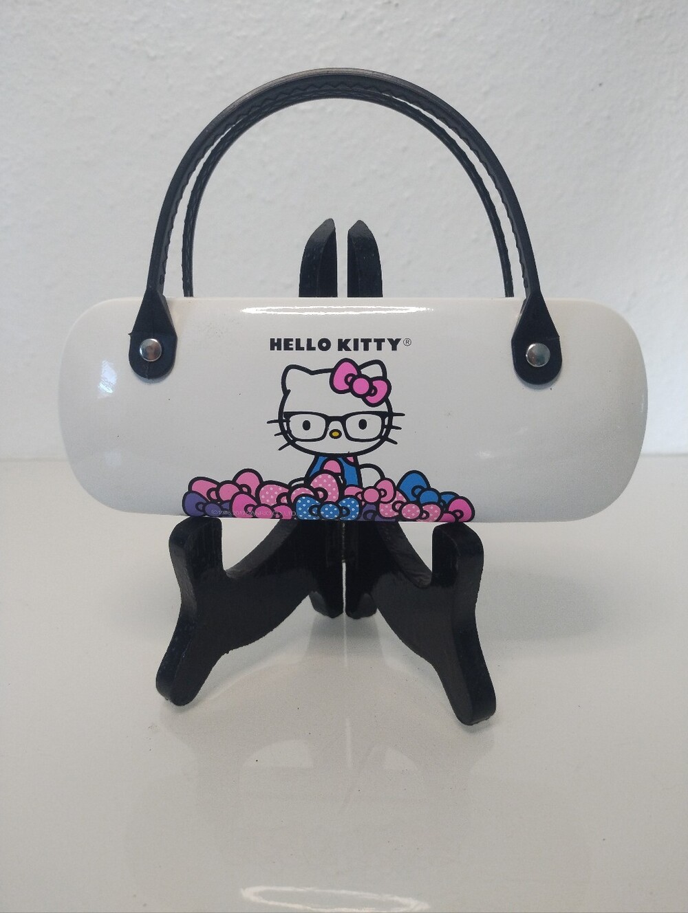 Officially licensed Sanrio Hello Kitty hard-shell hardshell eyeglass case
